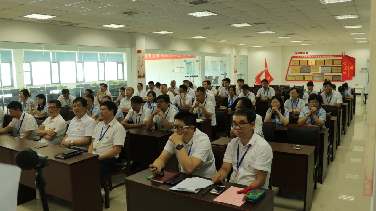 知識競賽爭先鋒 比學趕超展風采 —— 花花牛乳業(yè)集團黨委舉辦慶 “七一”黨建知識競賽 知識競賽爭先鋒 比學趕超展風采 —— 花花牛乳業(yè)集團黨委舉辦慶 “七一”黨建知識競賽
