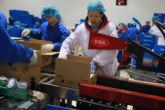 黨員帶頭赴一線  助力春節(jié)保生產—花花牛別樣“生產突擊隊”助力車間生產