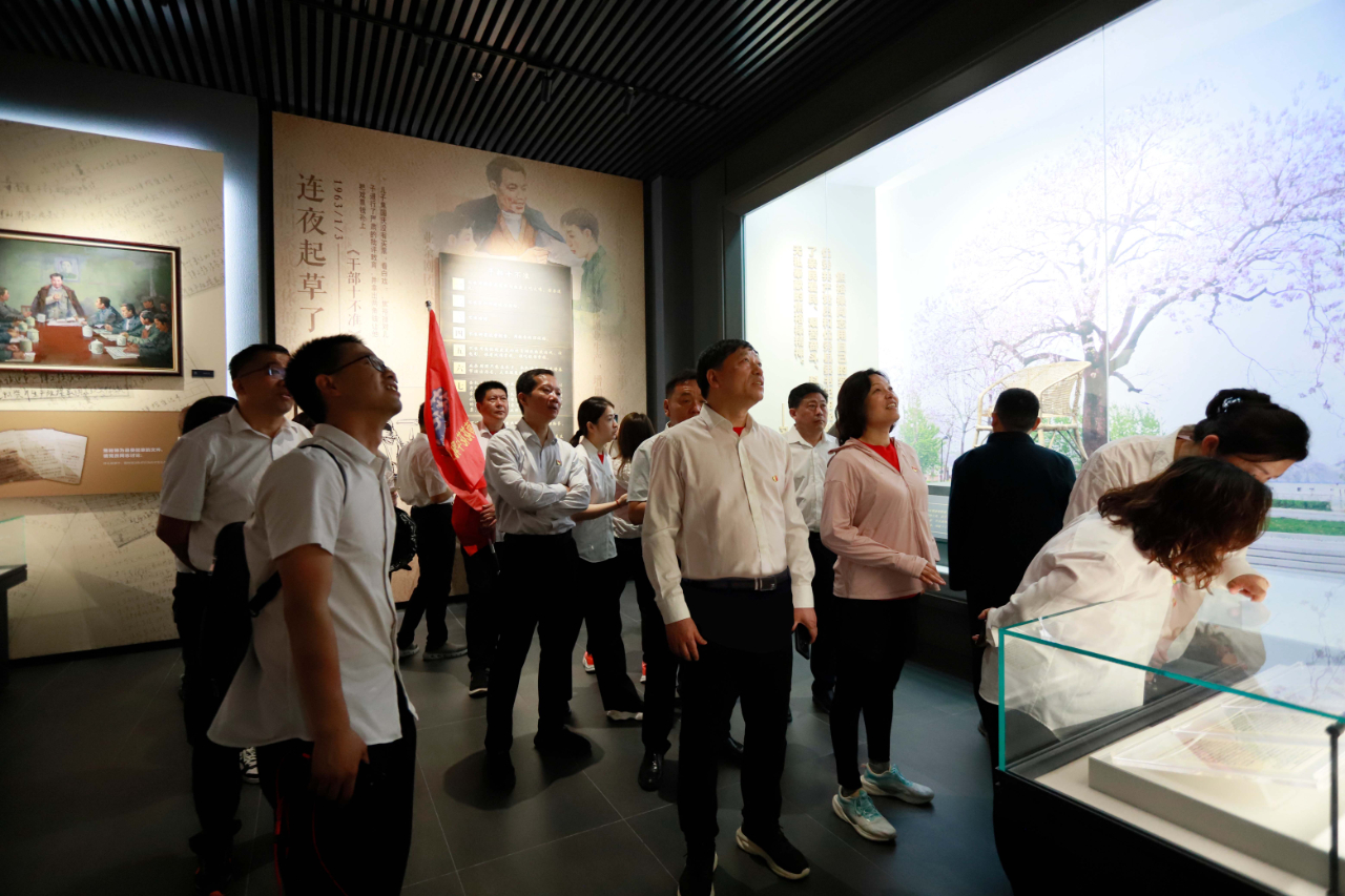 砥礪初心使命，汲取奮進力量丨花花牛乳業(yè)集團黨委組織開展學(xué)習(xí)“焦裕祿精神”主題黨日活動