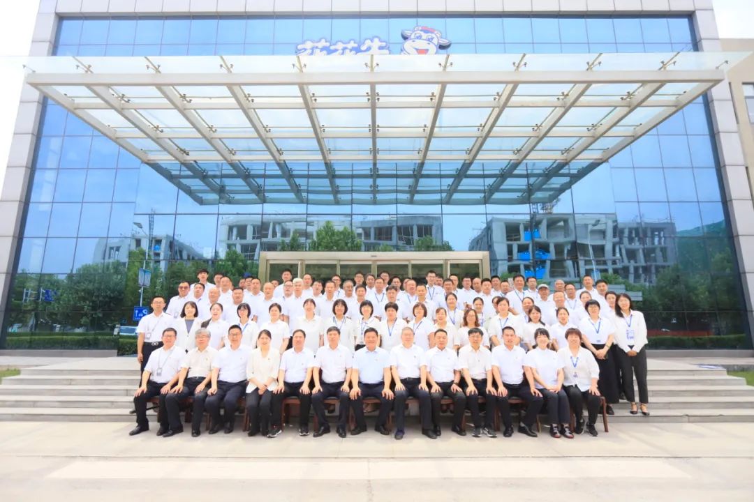 中國共產(chǎn)黨河南花花牛乳業(yè)集團股份有限公司第二屆委員會第二次黨員大會勝利召開 中國共產(chǎn)黨河南花花牛乳業(yè)集團股份有限公司第二屆委員會第二次黨員大會勝利召開