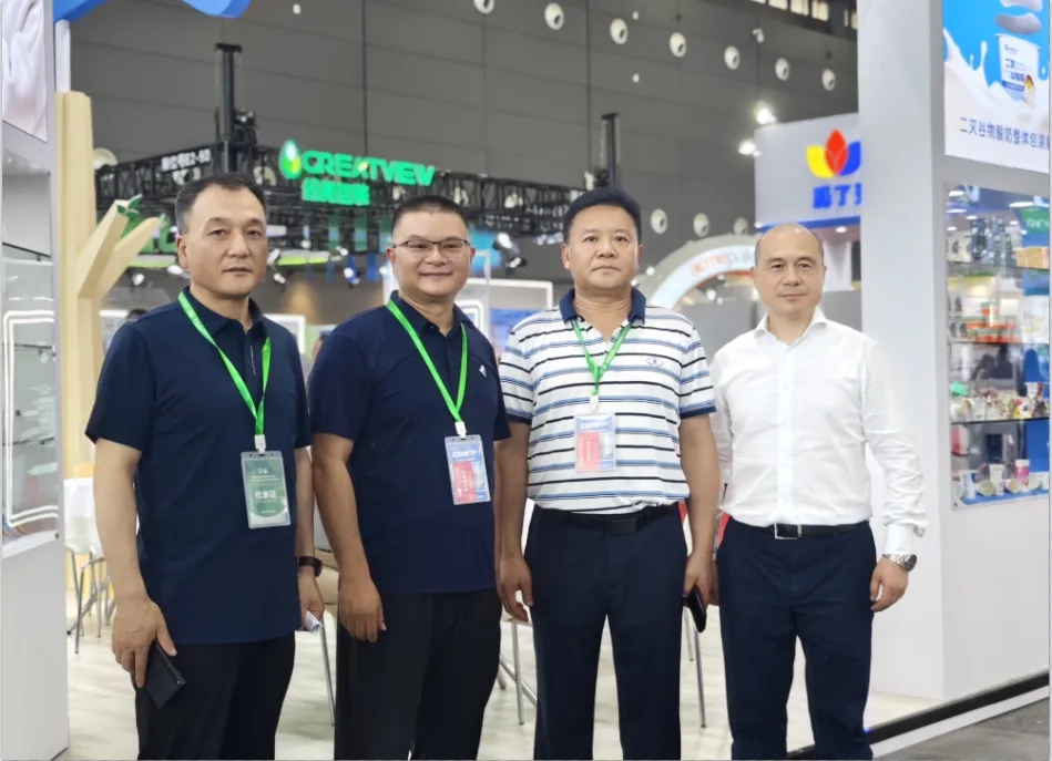 花花牛乳業(yè)集團黨委書記、董事長唐洪峰一行參加中國乳制品工業(yè)協(xié)會第三十次年會暨2024中國（國際）乳業(yè)技術博覽會
