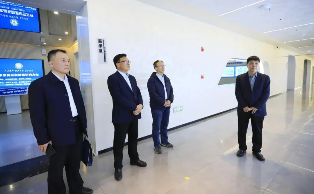 花花牛乳業(yè)集團黨委書記、董事長唐洪峰一行赴中原食品實驗室同中國工程院院士、中原食品實驗室主任任發(fā)政座談交流