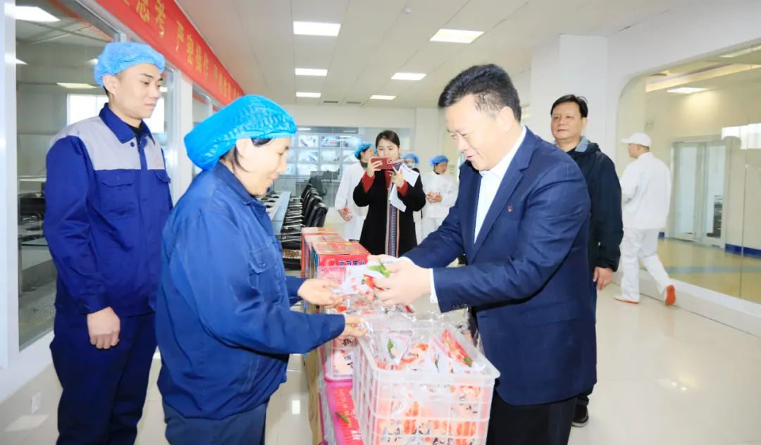 新春慰問(wèn)送關(guān)懷——集團(tuán)黨委書(shū)記、董事長(zhǎng)慰問(wèn)春節(jié)期間堅(jiān)守崗位的一線職工
