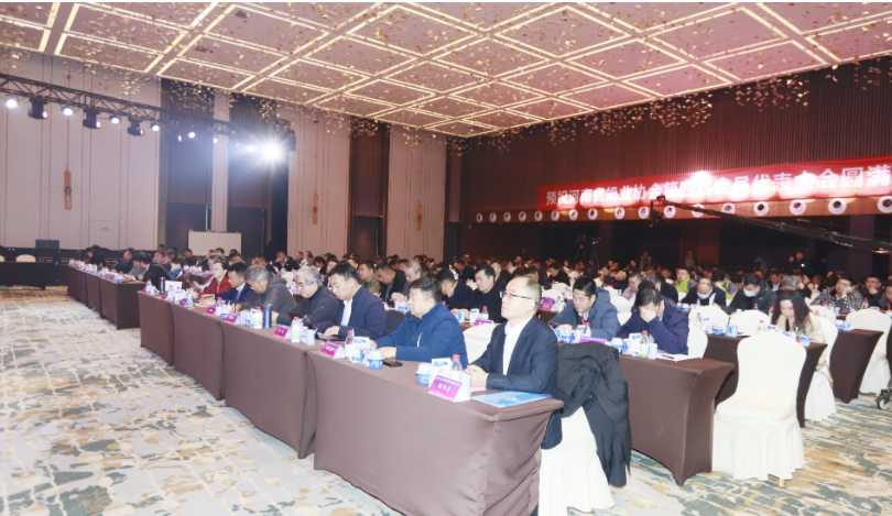 河南奶業(yè)發(fā)展啟航新征程——花花牛乳業(yè)集團黨委書記、董事長唐洪峰當(dāng)選河南省奶業(yè)協(xié)會會長