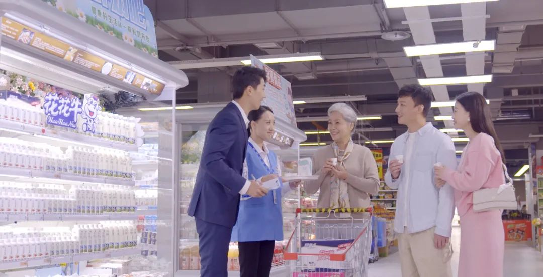 點(diǎn)贊！河南日?qǐng)?bào)要聞02版——報(bào)道花花牛乳業(yè)集團(tuán)鄭州分公司乳制品生產(chǎn)場(chǎng)景，彰顯花花牛乳業(yè)集團(tuán)發(fā)展新活力