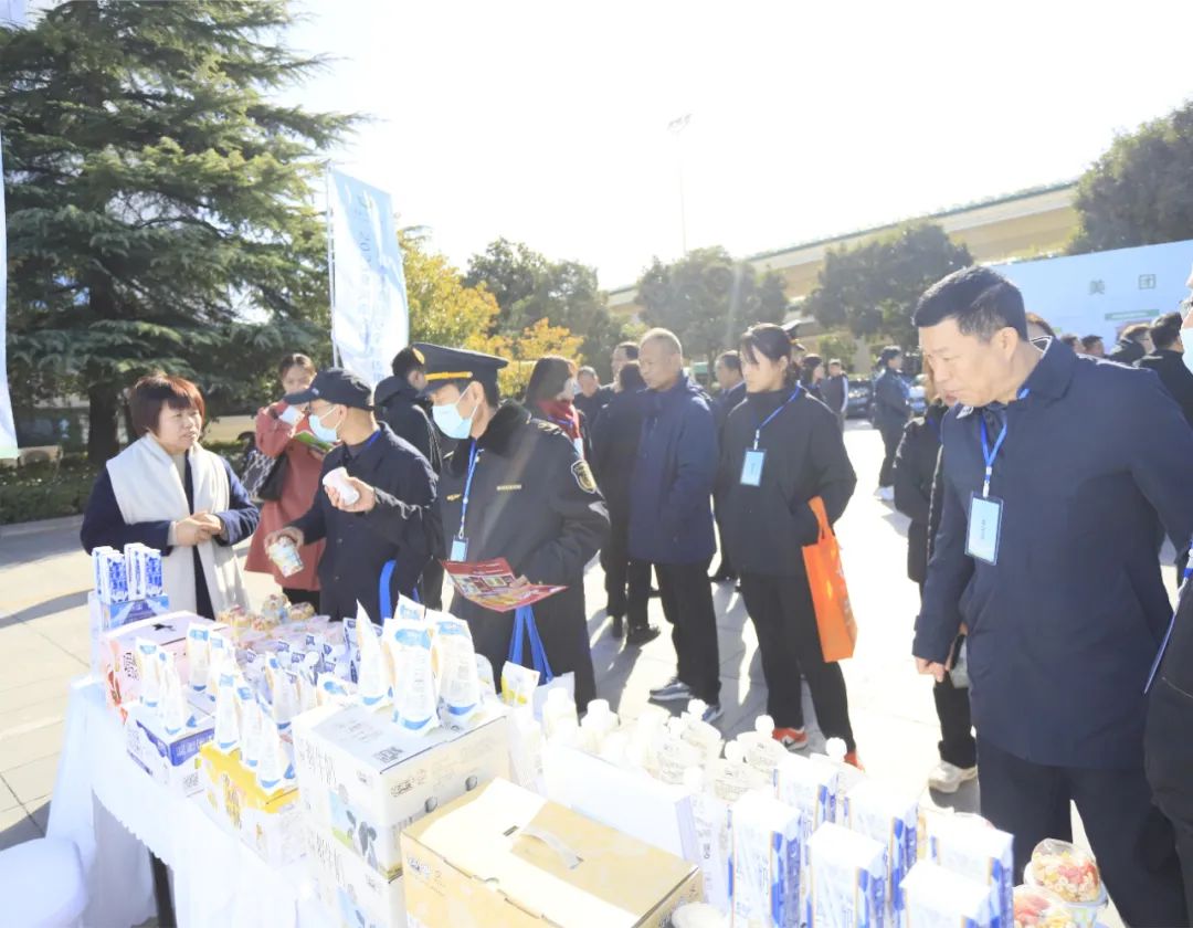 花花牛丨落實食品生產(chǎn)加工企業(yè)質(zhì)量安全主體責任，助力人民群眾生活更美好——2023年河南省暨鄭州食品安全宣傳周啟動儀式隆重舉行