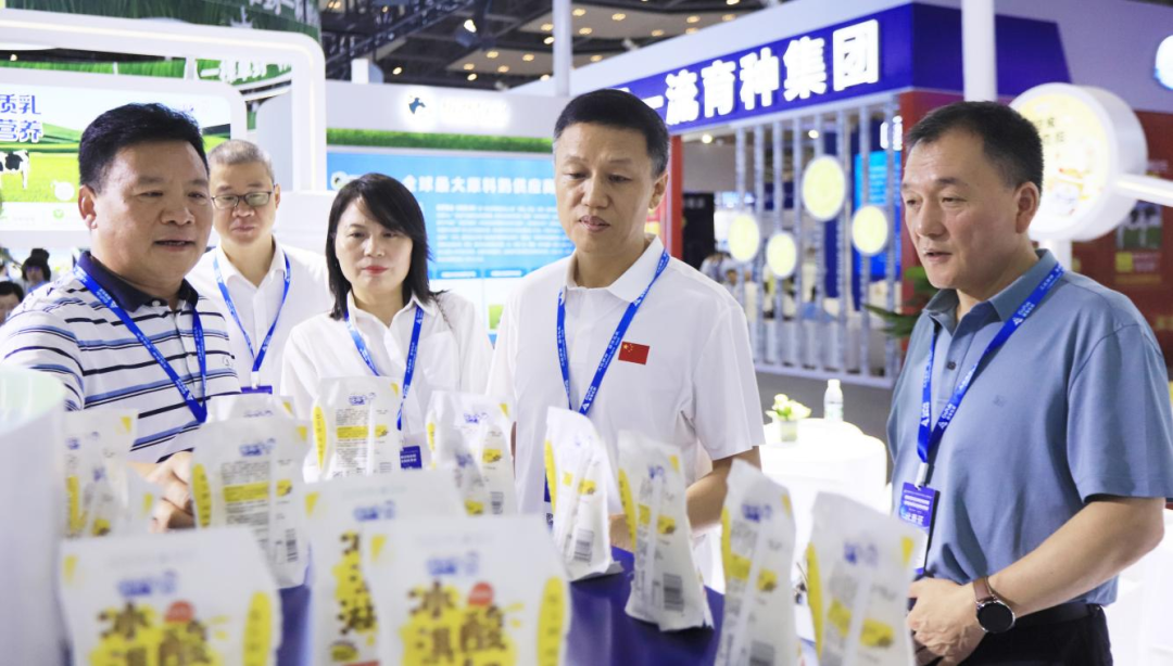 啟航新征程 點(diǎn)亮新賽道丨花花牛乳業(yè)集團(tuán)參加第十四屆中國(guó)奶業(yè)大會(huì)暨D20峰會(huì)，榮獲“中國(guó)乳制品生產(chǎn)企業(yè)現(xiàn)代化等級(jí)5A級(jí)”評(píng)定殊榮