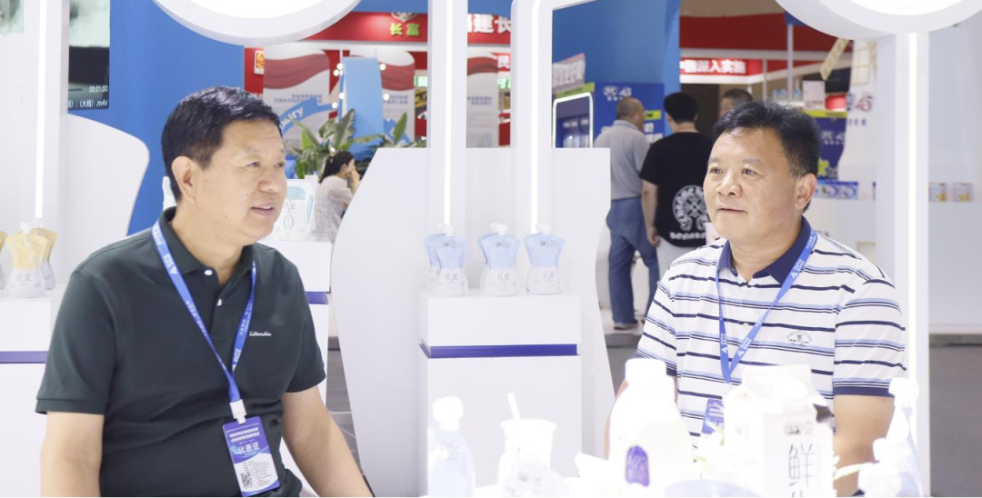 啟航新征程 點(diǎn)亮新賽道丨花花牛乳業(yè)集團(tuán)參加第十四屆中國(guó)奶業(yè)大會(huì)暨D20峰會(huì)，榮獲“中國(guó)乳制品生產(chǎn)企業(yè)現(xiàn)代化等級(jí)5A級(jí)”評(píng)定殊榮