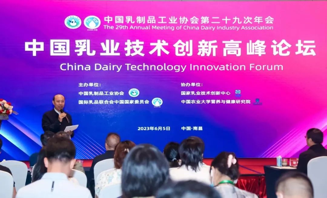 參觀拓思路 交流促發(fā)展 | 集團(tuán)領(lǐng)導(dǎo)參加中乳協(xié)第二十九次年會(huì)暨中國(國際)乳業(yè)技術(shù)博覽會(huì)并到江西陽光乳業(yè)參觀座談 參觀拓思路 交流促發(fā)展 | 集團(tuán)領(lǐng)導(dǎo)參加中乳協(xié)第二十九次年會(huì)暨中國(國際)乳業(yè)技術(shù)博覽會(huì)并到江西陽光乳業(yè)參觀座談