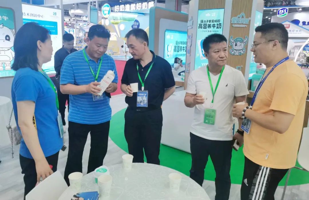 參觀拓思路 交流促發(fā)展 | 集團(tuán)領(lǐng)導(dǎo)參加中乳協(xié)第二十九次年會(huì)暨中國(國際)乳業(yè)技術(shù)博覽會(huì)并到江西陽光乳業(yè)參觀座談 參觀拓思路 交流促發(fā)展 | 集團(tuán)領(lǐng)導(dǎo)參加中乳協(xié)第二十九次年會(huì)暨中國(國際)乳業(yè)技術(shù)博覽會(huì)并到江西陽光乳業(yè)參觀座談