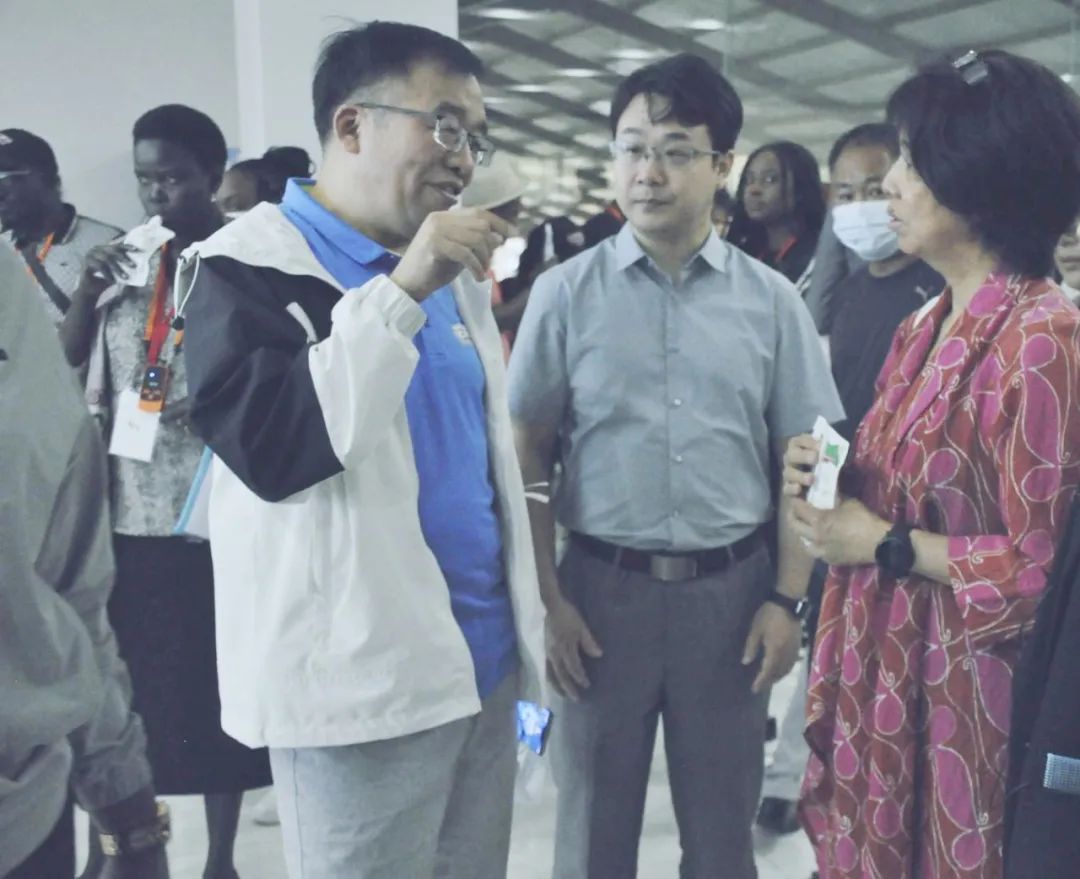 北京大學南南合作與發(fā)展學院教授、全球伙伴關系主任周詠梅一行蒞臨花花牛平輿瑞亞牧業(yè)參觀調研