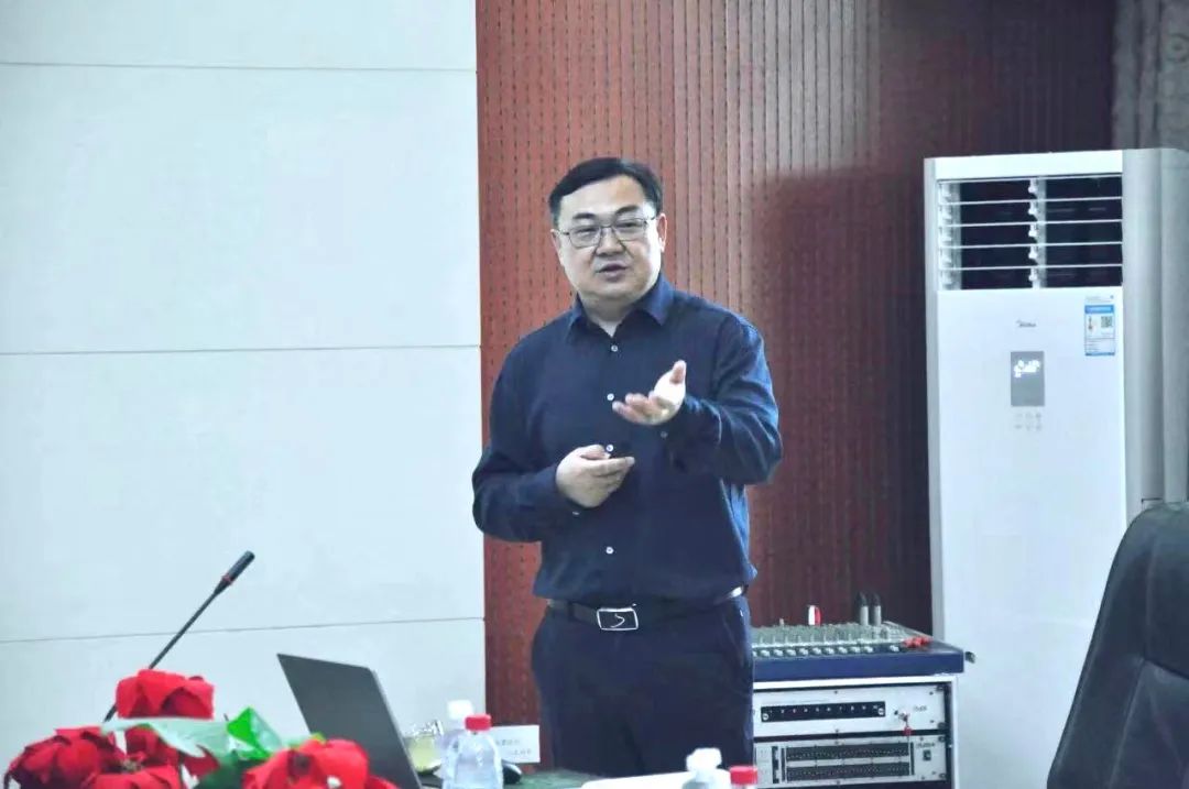 花花牛丨國(guó)家奶牛產(chǎn)業(yè)技術(shù)體系首席科學(xué)家、中國(guó)農(nóng)業(yè)大學(xué)教授李勝利一行蒞臨花花牛魯山瑞亞參觀調(diào)研