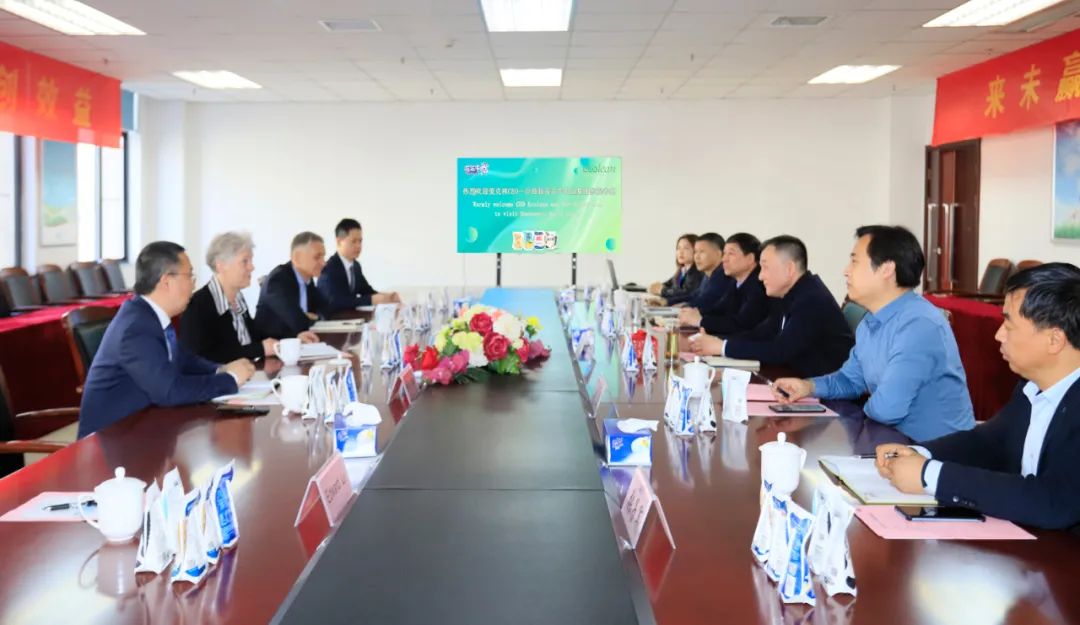 深化合作交流 互信共贏(yíng)發(fā)展丨瑞典愛(ài)克林公司首席執(zhí)行官 Ms.Marie Samuelsson 一行蒞臨花花牛乳業(yè)集團(tuán)參觀(guān)座談