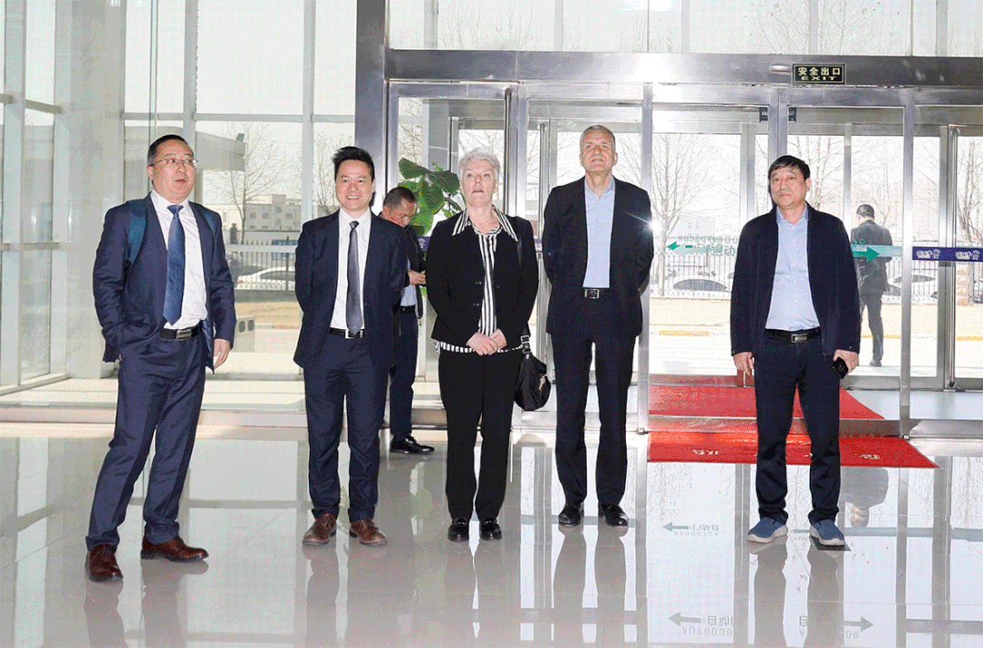 深化合作交流 互信共贏(yíng)發(fā)展丨瑞典愛(ài)克林公司首席執(zhí)行官 Ms.Marie Samuelsson 一行蒞臨花花牛乳業(yè)集團(tuán)參觀(guān)座談