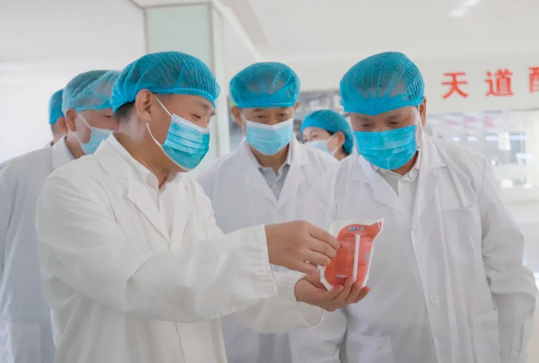 快訊丨河南省人民政府副省長武國定蒞臨花花牛乳業(yè)集團(tuán)瑞亞牧業(yè)調(diào)研奶源基地建設(shè)情況