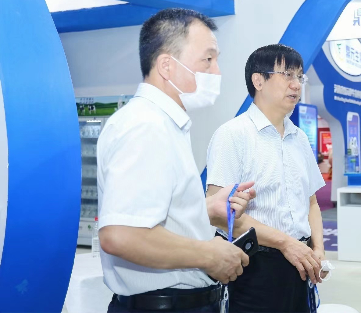 花花牛 | 第34屆中原畜牧業(yè)交易博覽會開幕河南省人民政府副省長武國定蒞臨花花牛展臺參觀 花花牛 | 第34屆中原畜牧業(yè)交易博覽會開幕河南省人民政府副省長武國定蒞臨花花牛展臺參觀