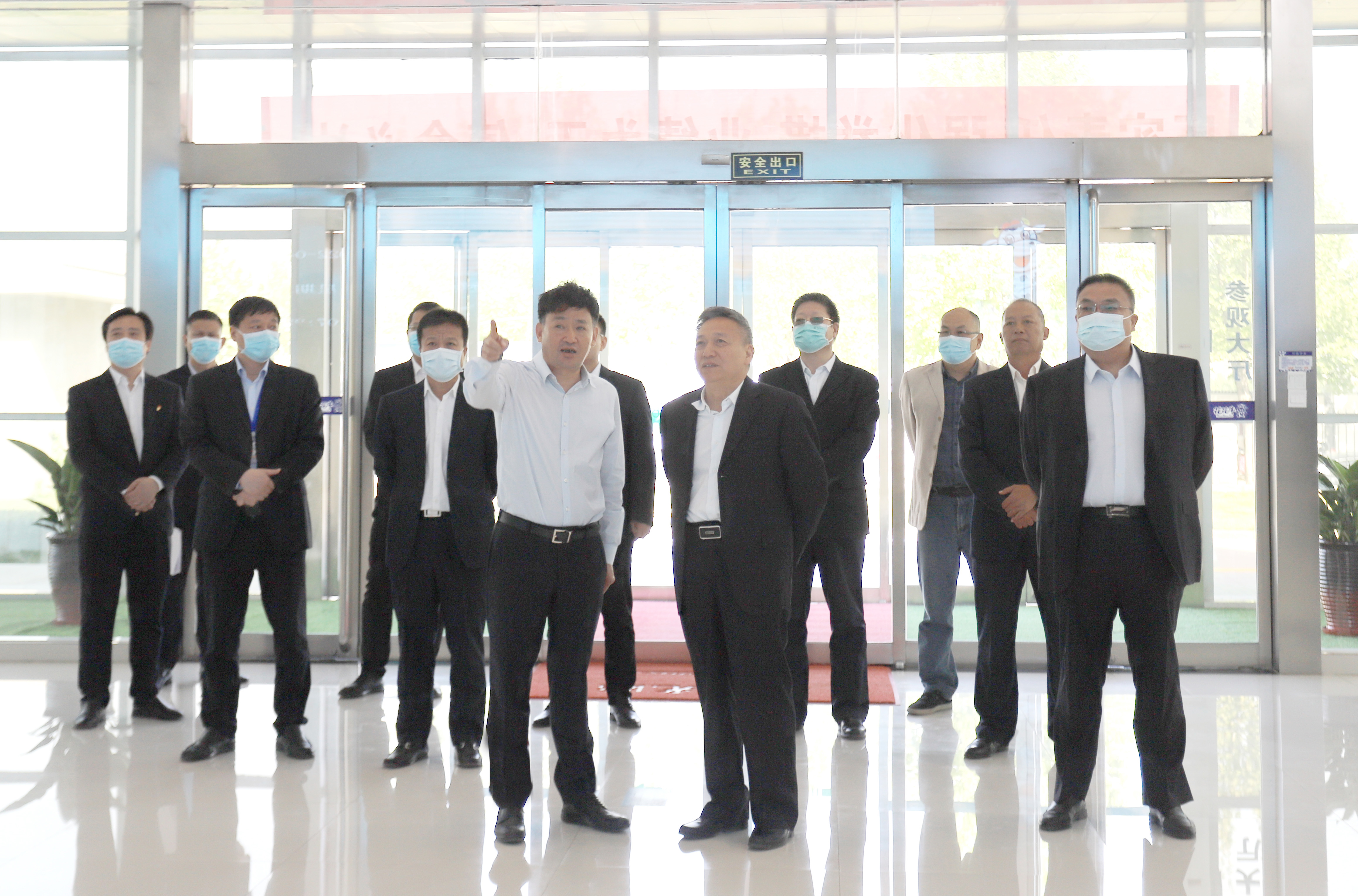 花花牛乳業(yè)集團(tuán)與國電河南新能源有限公司舉行光伏項(xiàng)目合作開發(fā)簽約儀式