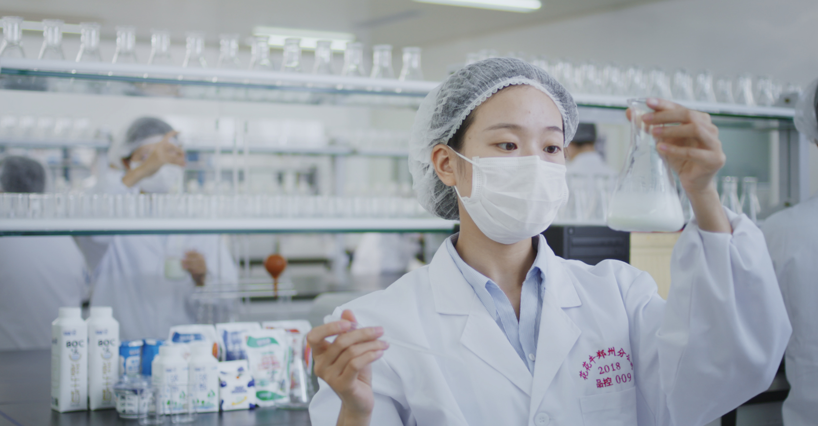 榮膺乳業(yè)三大金獎(jiǎng)，花花牛以產(chǎn)業(yè)融合發(fā)展推進(jìn)奶業(yè)高質(zhì)量發(fā)展