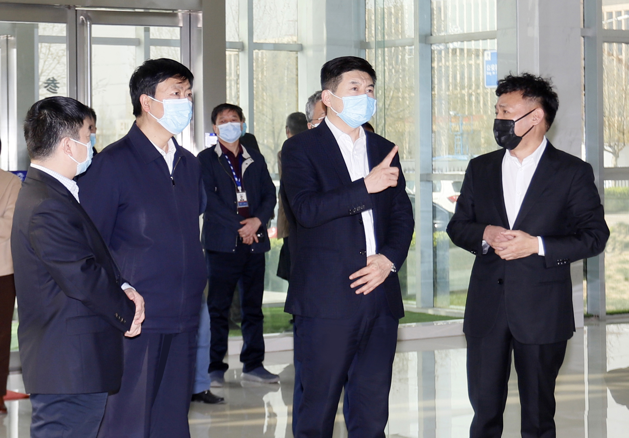 河南省委常委、副省長費東斌蒞臨 花花牛乳業(yè)集團(tuán)調(diào)研