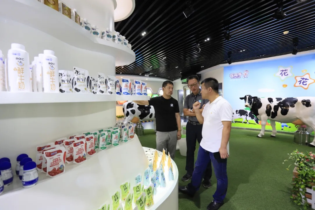 快訊 | 長江商學(xué)院智能制造學(xué)會走進花花牛乳業(yè)集團