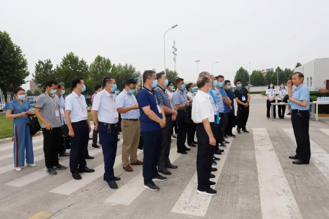 鄭州市安全生產(chǎn)雙重預防體系建設現(xiàn)場觀摩會在花花牛乳業(yè)集團鄭州分公司召開 鄭州市安全生產(chǎn)雙重預防體系建設現(xiàn)場觀摩會在花花牛乳業(yè)集團鄭州分公司召開