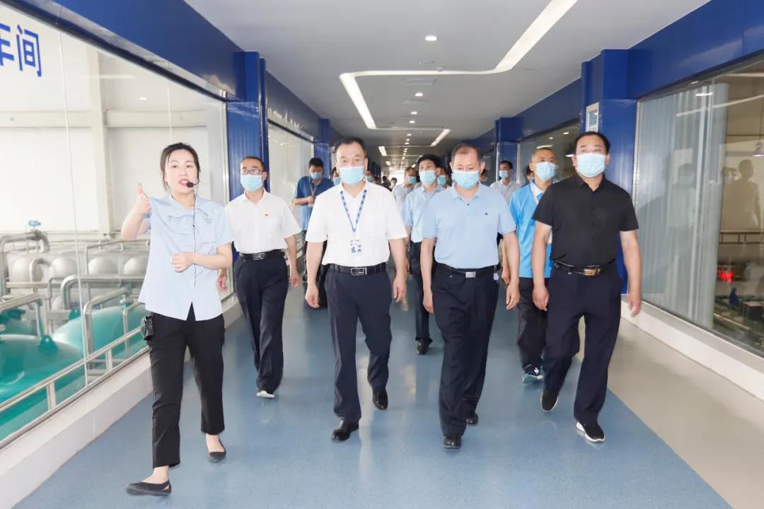 鄭州市安全生產(chǎn)雙重預防體系建設現(xiàn)場觀摩會在花花牛乳業(yè)集團鄭州分公司召開 鄭州市安全生產(chǎn)雙重預防體系建設現(xiàn)場觀摩會在花花牛乳業(yè)集團鄭州分公司召開