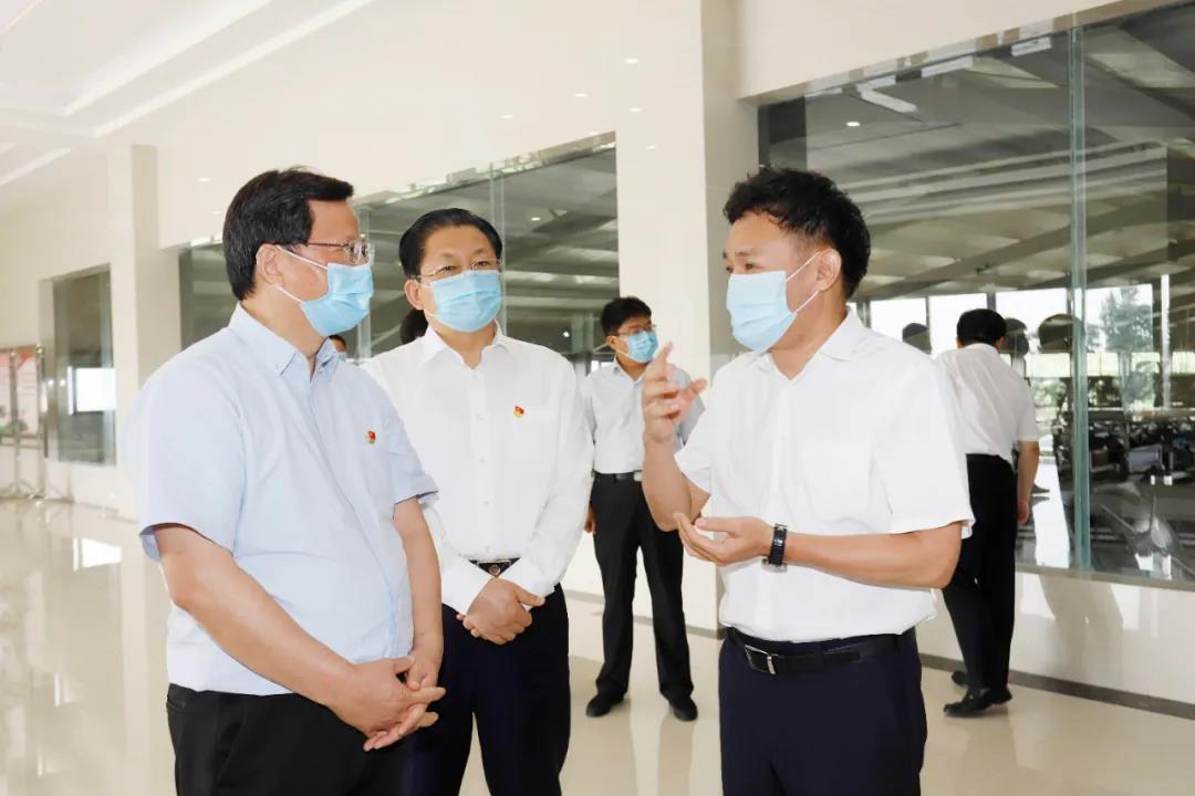 快訊 | 河南省委常委、省紀(jì)委書記、省監(jiān)委主任任正曉蒞臨花花牛乳業(yè)集團(tuán)新蔡瑞亞牧場(chǎng)調(diào)研