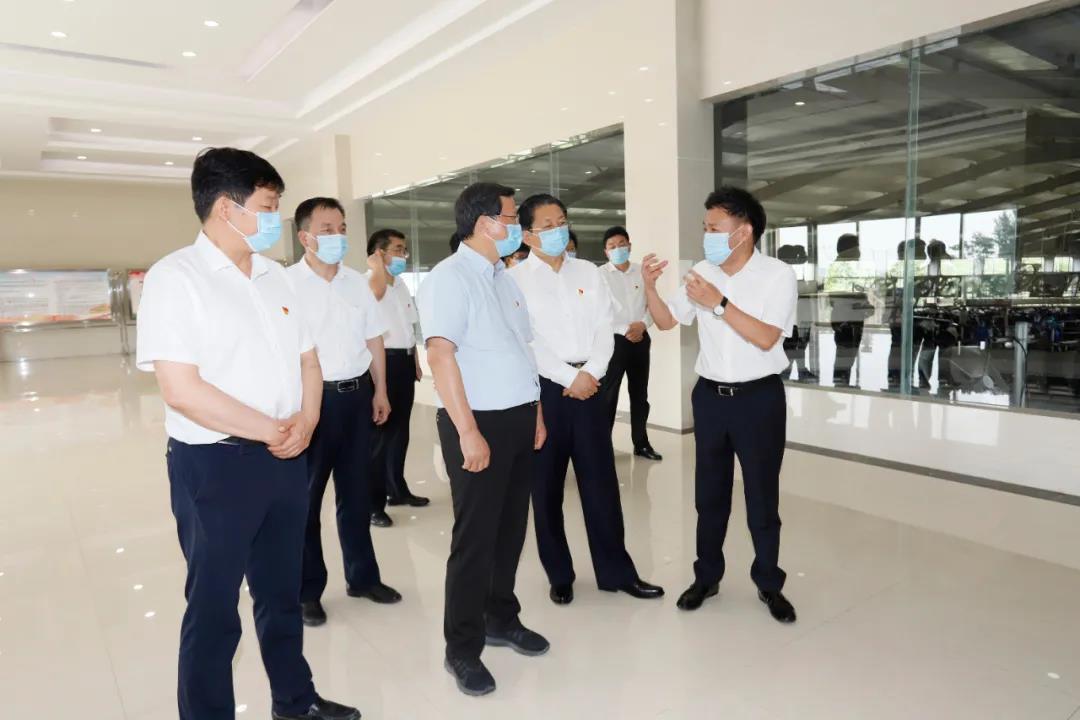 快訊 | 河南省委常委、省紀(jì)委書記、省監(jiān)委主任任正曉蒞臨花花牛乳業(yè)集團(tuán)新蔡瑞亞牧場(chǎng)調(diào)研