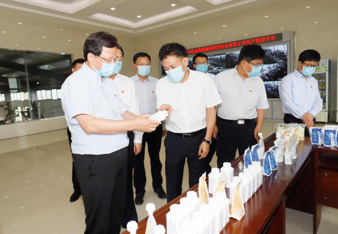 快訊 | 河南省委常委、省紀(jì)委書記、省監(jiān)委主任任正曉蒞臨花花牛乳業(yè)集團(tuán)新蔡瑞亞牧場(chǎng)調(diào)研