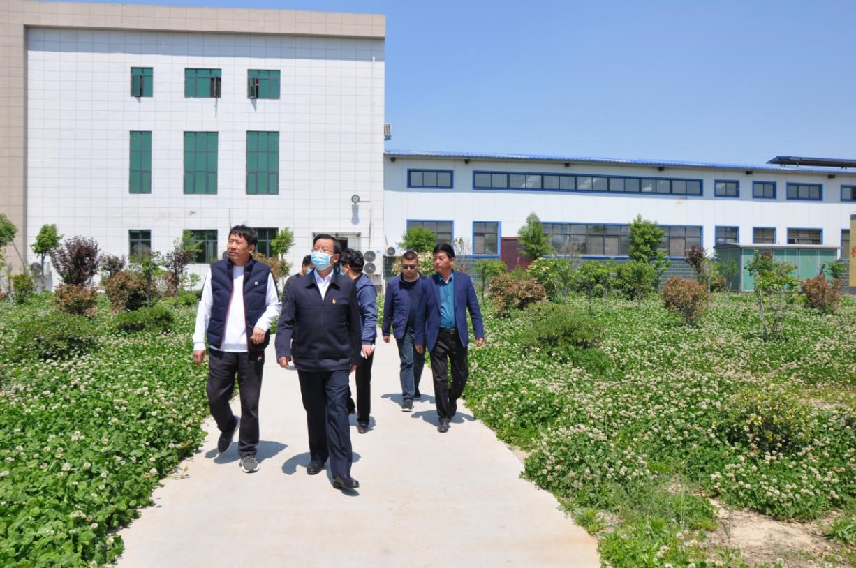 商丘市委常委、宣傳部部長(zhǎng)王全周一行蒞臨睢縣瑞亞牧業(yè)有限公司調(diào)研