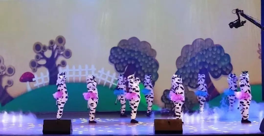 “贏在2019”，花花牛乳業(yè)集團(tuán)2019年新春晚會(huì)盛大開(kāi)幕