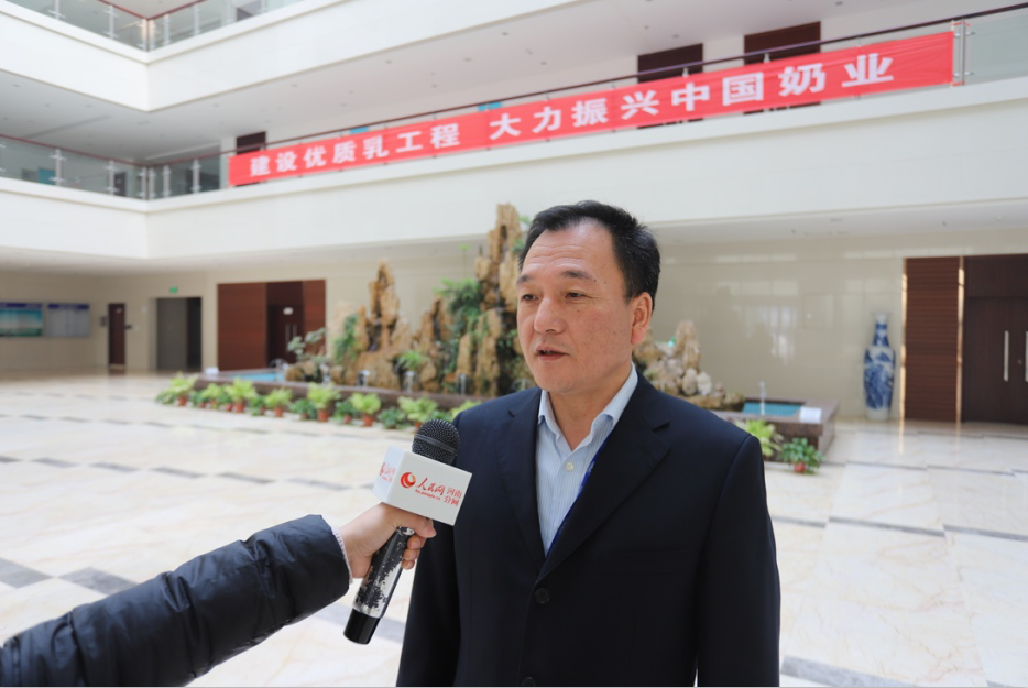 振興中國奶業(yè)，花花牛在行動