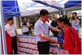 “健康中原，牛奶伴您行——花花牛乳業(yè)集團(tuán)2018中國小康牛奶行動(dòng)” 公益助學(xué)啟動(dòng)儀式隆重舉行