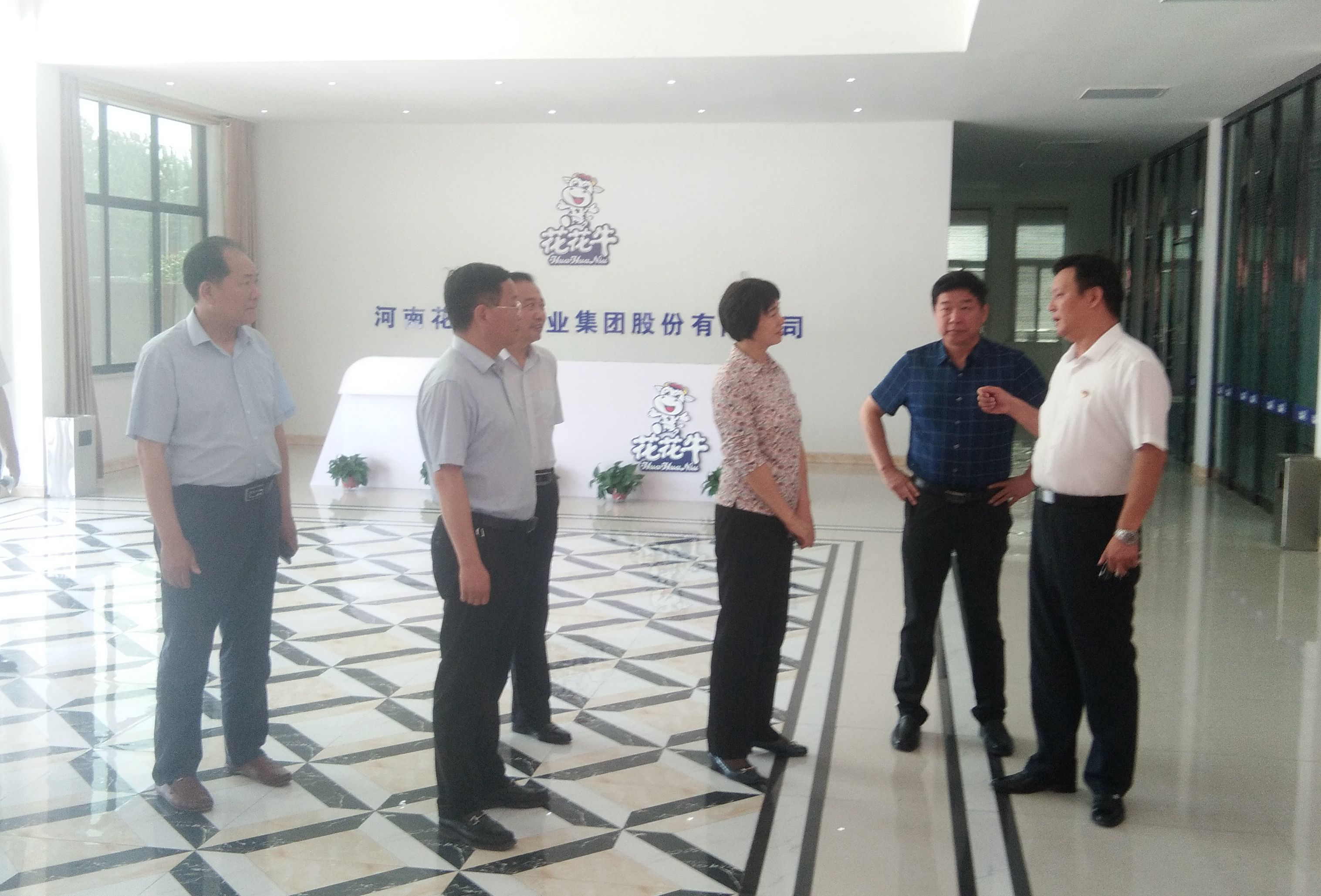 駐馬店市委常委、統(tǒng)戰(zhàn)部長(zhǎng)姚新文 蒞臨花花牛乳業(yè)集團(tuán)總部調(diào)研