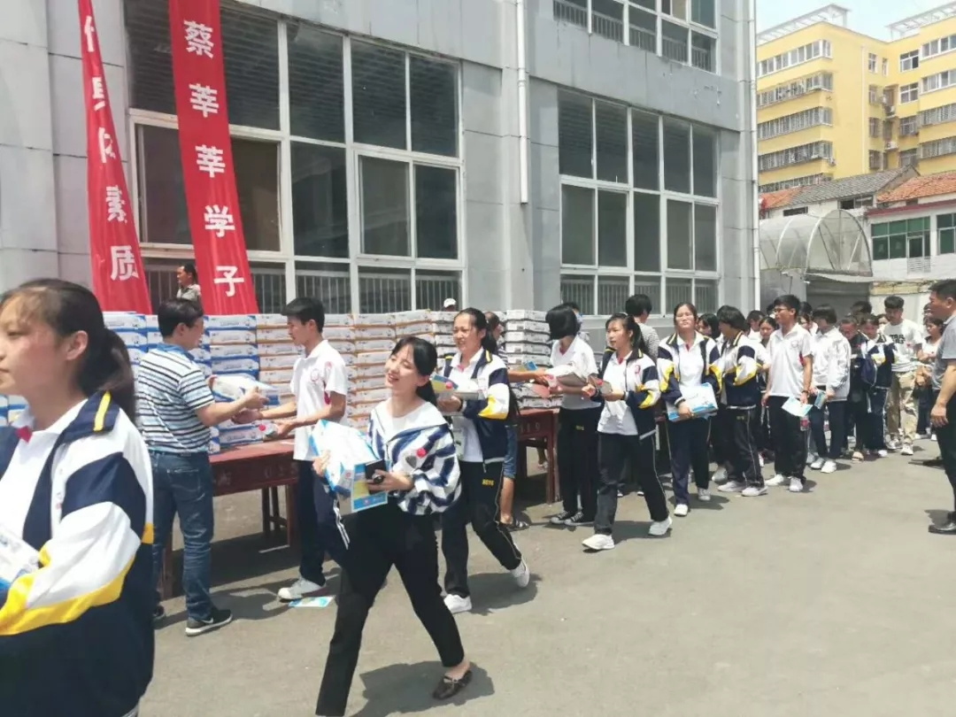 花花牛|捐助教育100萬元！做公益，我們是認(rèn)真的！