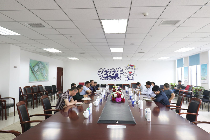 二七區(qū)張超副區(qū)長蒞臨花花牛公司 調(diào)研指導(dǎo)工作 二七區(qū)張超副區(qū)長蒞臨花花牛公司 調(diào)研指導(dǎo)工作