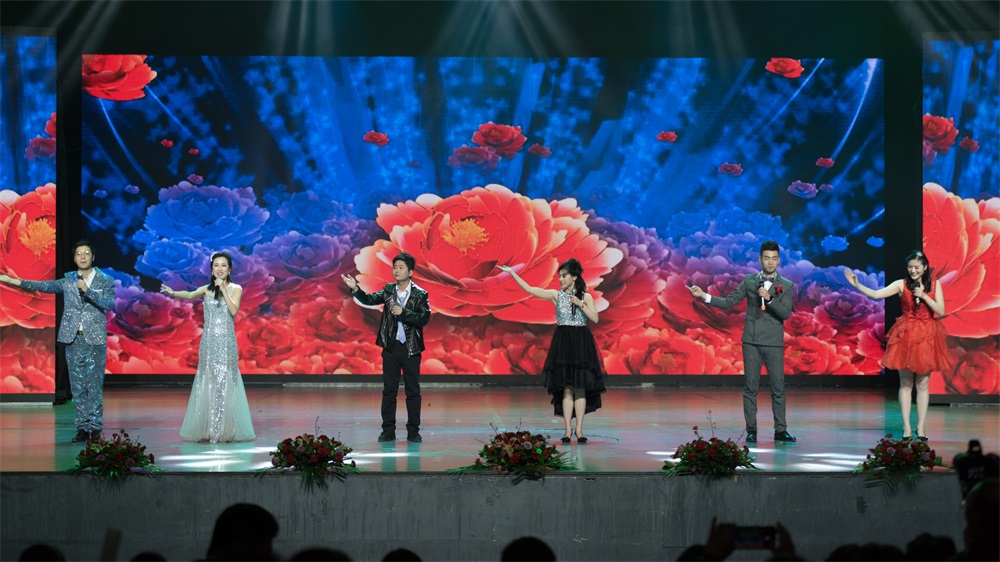 “不忘初心、聚力前行” 花花牛集團(tuán)2018迎新春聯(lián)歡會(huì)隆重舉行