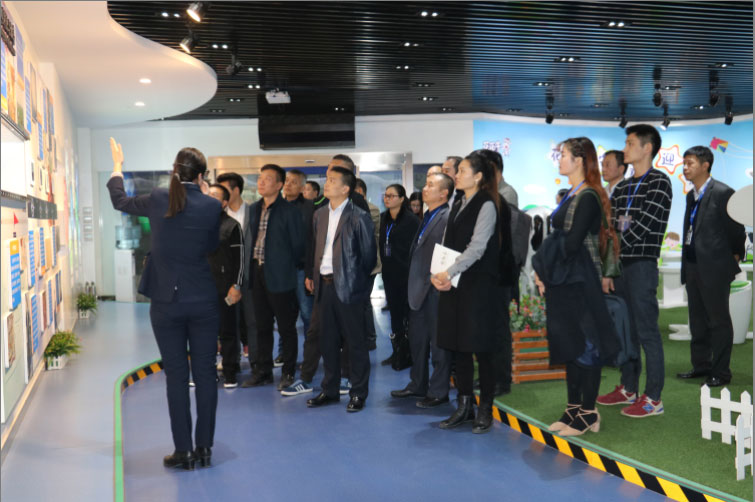 商界領(lǐng)袖俱樂部精英參訪花花牛！