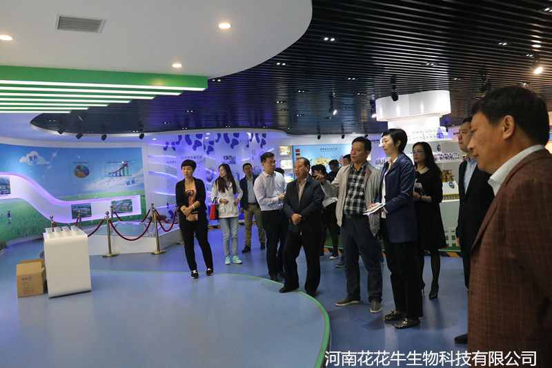 鄭州市二七區(qū)區(qū)委、統(tǒng)戰(zhàn)部部長王玉紅蒞臨花花牛生物科技有限公司參觀指導(dǎo)