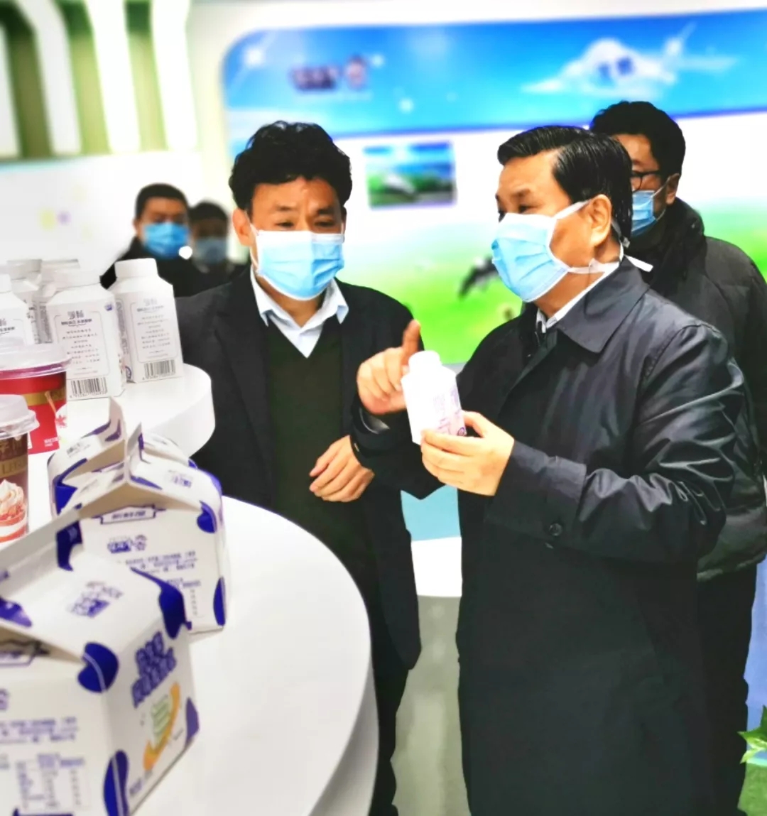 快訊丨河南省副省長武國定蒞臨花花牛乳業(yè)集團(tuán)調(diào)研重點(diǎn)保障企業(yè)復(fù)工復(fù)產(chǎn)情況 快訊丨河南省副省長武國定蒞臨花花牛乳業(yè)集團(tuán)調(diào)研重點(diǎn)保障企業(yè)復(fù)工復(fù)產(chǎn)情況