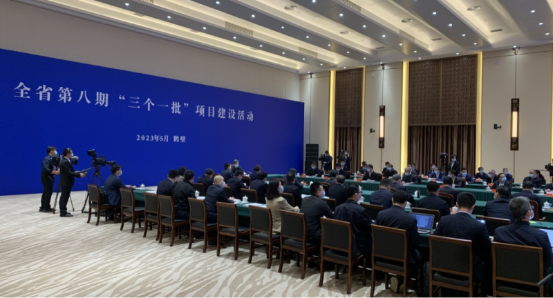 河南舉行全省第八期“三個一批”項目建設活動：花花牛智能科技產(chǎn)業(yè)園項目在鄭州分會場簽約