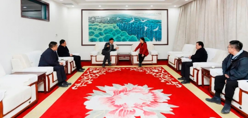 發(fā)揮產(chǎn)業(yè)優(yōu)勢(shì) 助力鄉(xiāng)村振興 | 民權(quán)縣委副書記、縣長(zhǎng)王靜嫻會(huì)見關(guān)曉彥董事長(zhǎng)一行