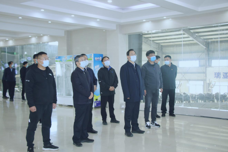 河南省人大常委會黨組書記、副主任孔昌生蒞臨花花牛魯山瑞亞牧場參觀調研