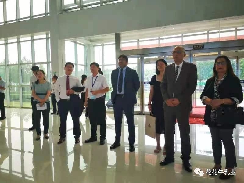 巴基斯坦駐華大使莫因·哈克 蒞臨花花牛乳業(yè)集團(tuán)參觀(guān)訪(fǎng)問(wèn)