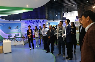 鄭州市二七區(qū)區(qū)委、統(tǒng)戰(zhàn)部部長王玉紅蒞臨花花牛生物科技有限公司參觀指導(dǎo)