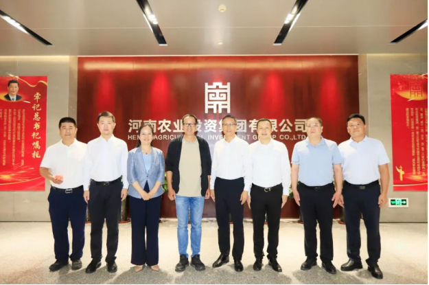 東方甄選俞敏洪先生到訪河南農(nóng)投集團(tuán)，品嘗花花牛產(chǎn)品并給予高度評價